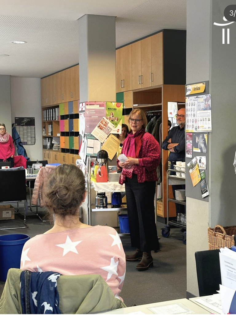 Marion Weigele stellt sich dem Kollegium in Bad Wurzach vor
